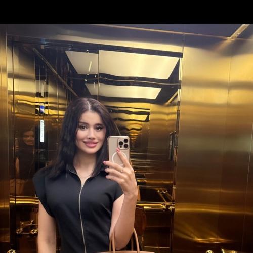Alina — escortă în Hong Kong