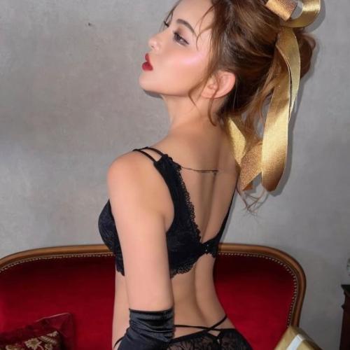 Momoka — escortă în Hong Kong