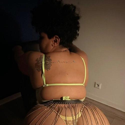 Adriana — escort in Parijs