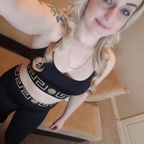 Navaeh — escort à Stuttgart
