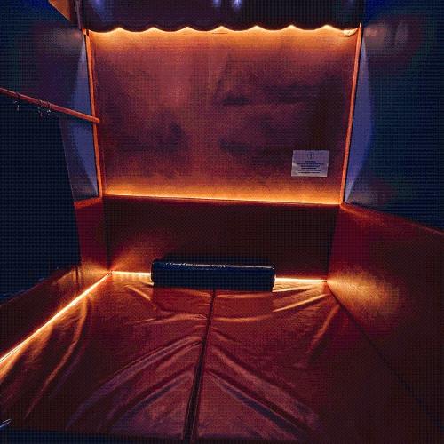2+2 Club — erotic venue in Piraeus