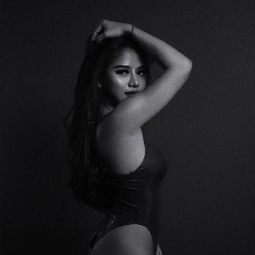 Dania — مرافقة في هونغ كونغ