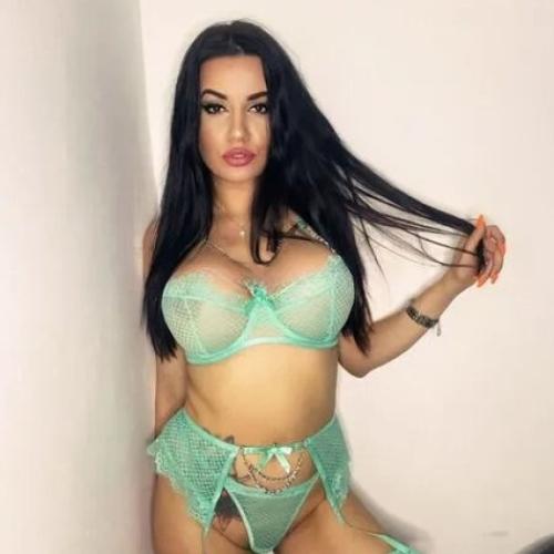 Mikaela — συνοδός στην πόλη Βουκουρέστι