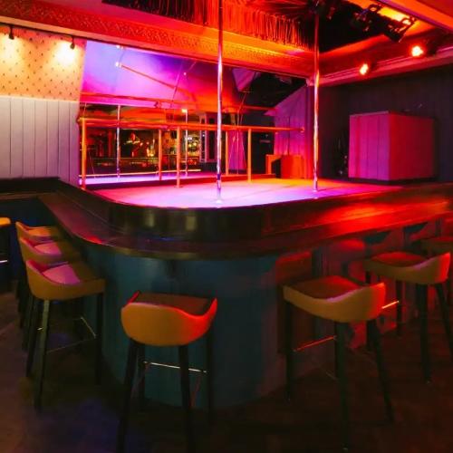 Browns — erotic venue in London