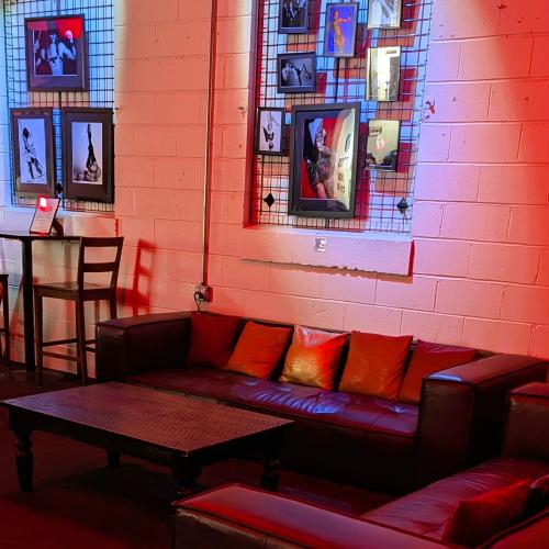 The Shop Social Lounge — erotický podnik v meste Pittsburgh, foto 3