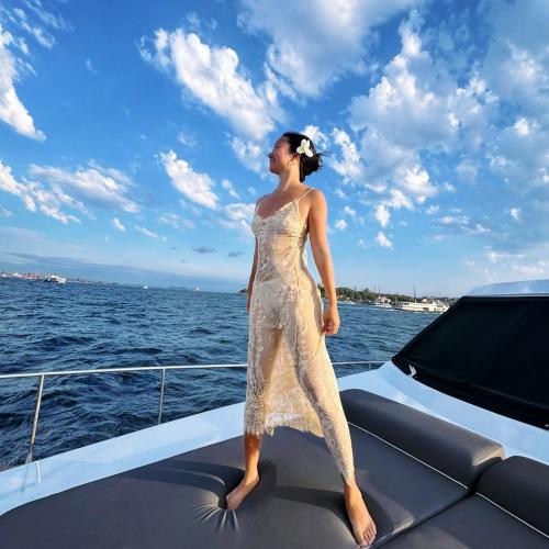 Luna River — escort in Geneva