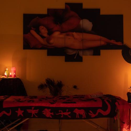 Intimtér — erotic venue in Budapest