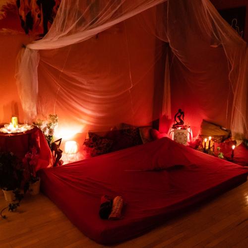 Intimtér — erotic venue in Budapest