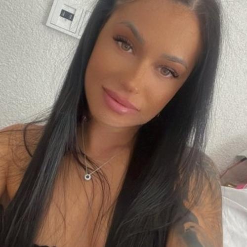 Selena — kísérő itt: München, 6. fotó