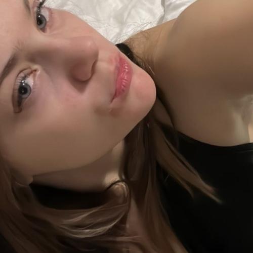 Alena — escort a Riad