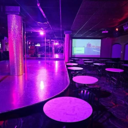 Leopards Lounge & Broil — local erótico en Windsor