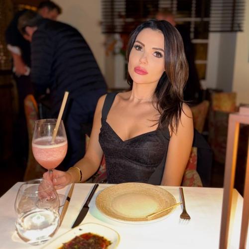Laura — eskorte i Zürich