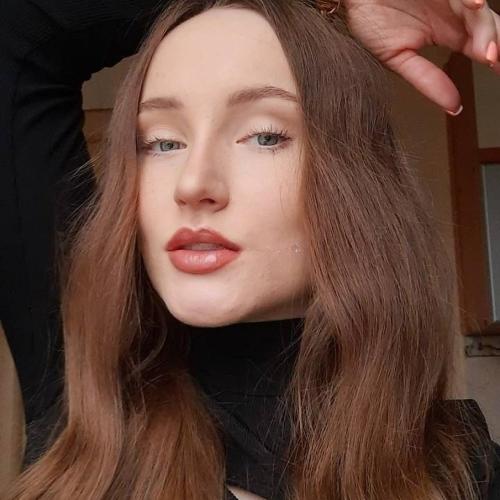 Karina — escort en Lyon
