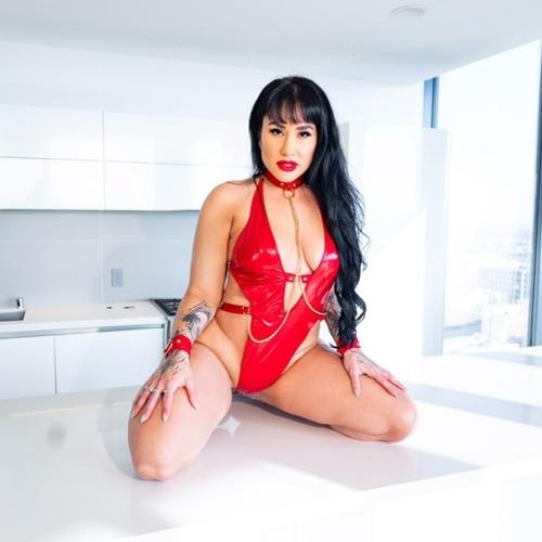 Natalli Curvy — Orange County şehrinde eskort