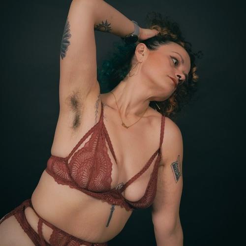 Nonkennedy — Escort in Detroit