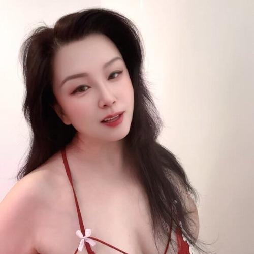 Xinxin — Banská Bystricaのエスコート