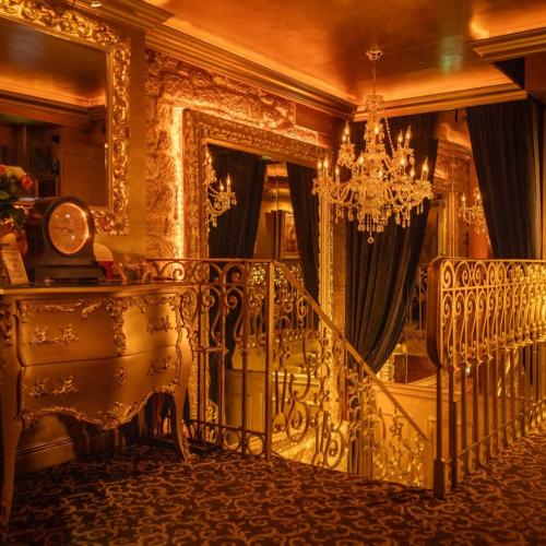 Taken Club — مكان إيروتيكي في باريس