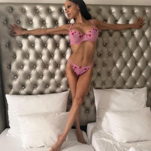 Niki — escort en Berlin