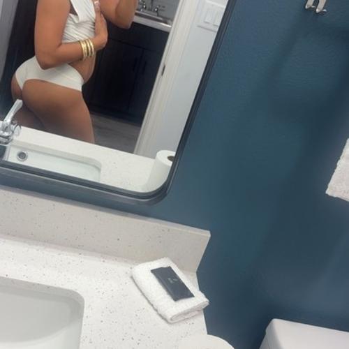 Prettyfijiian — escort in Houston