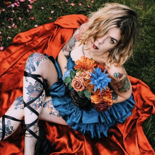Hazelnoir — escort in North Bay
