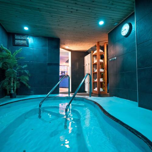 Oasis Aqualounge — erotikus hely itt: Toronto