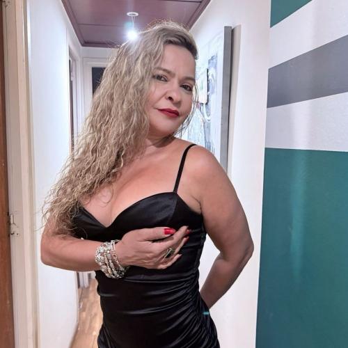 Nataly Ferreira — συνοδός στην πόλη Χιχόν
