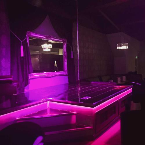 For Your Eyes Only Cardiff — Erotik-Location in Cardiff