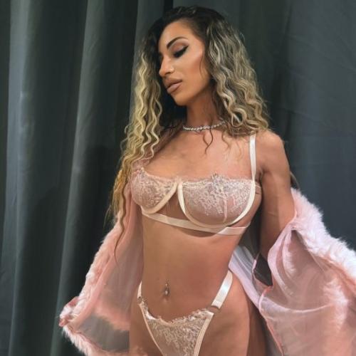 Kendra — 부쿠레슈티 에스코트