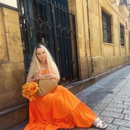 Sofia — مرافقة في شنغهاي