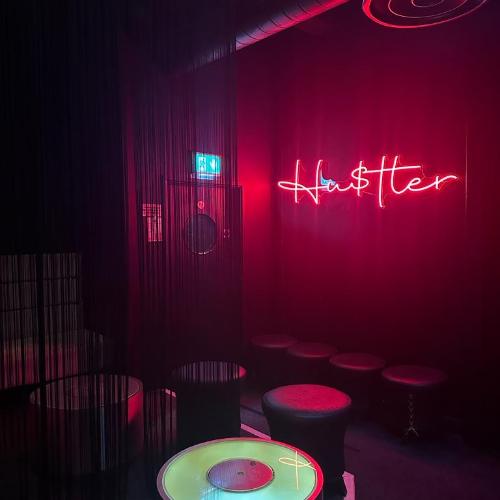 Long Legs — erotic venue in Manchester