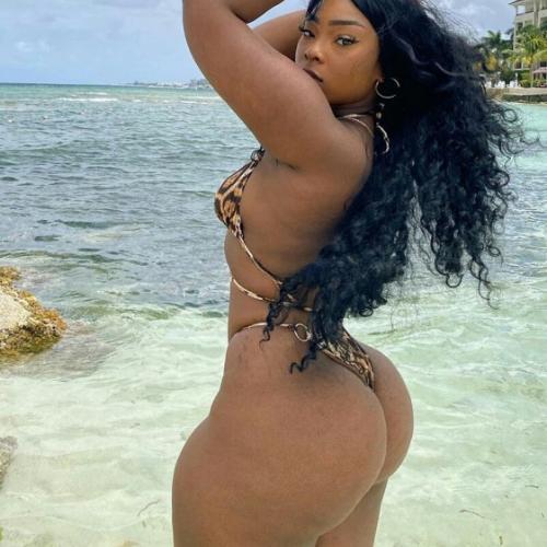 Zenny — escort in Kuwait City