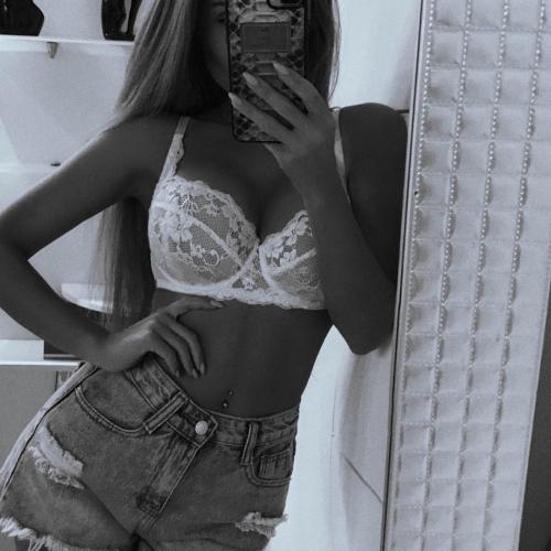 Ariana — escort in Zürich