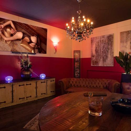 Club Palladium — erotic venue in Au