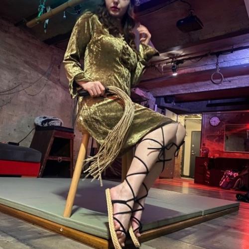 Madam Lira — escortă în Rīga