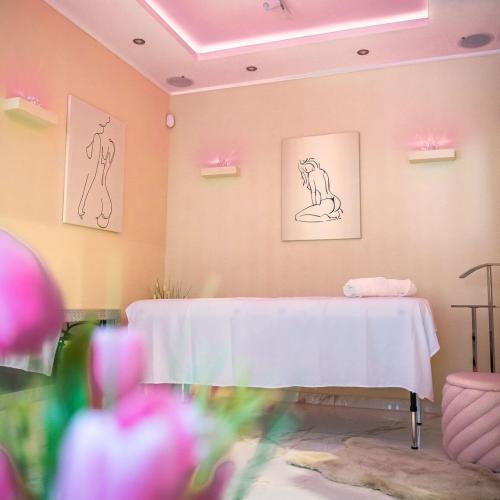 Sophie Massage Univerzuma — erotic venue in Győr