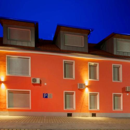 Laufhaus Prankergasse 21 — erotikus hely itt: Graz
