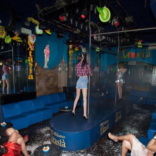 Extasià Disco Topless — Erotik-Location in Mailand