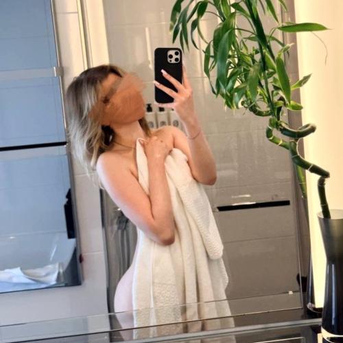 Ella — escort in Frankfurt