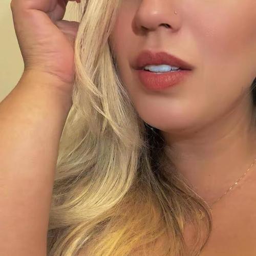 Kira Heat — مرافقة في لشبونة