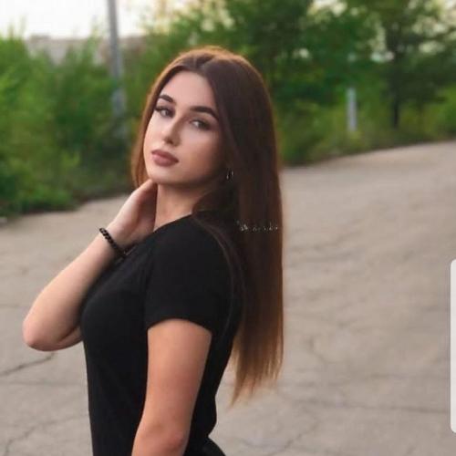 Alina — eskorte i Kyiv