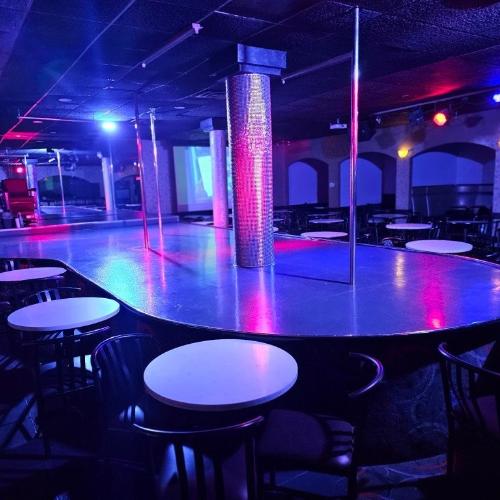 Leopards Lounge & Broil — local erótico en Windsor