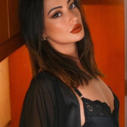 Sasha — مرافقة في هونغ كونغ