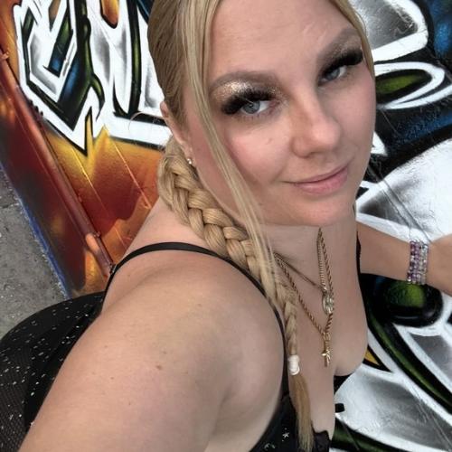 Chloe Lovexx — eskort v Ontario