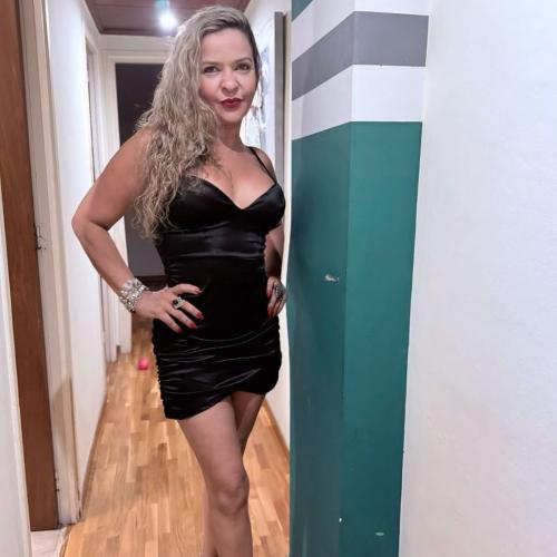 Nataly Ferreira — συνοδός στην πόλη Χιχόν