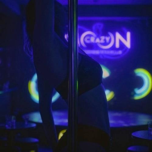 Crazy Moon — erotický podnik v Laval