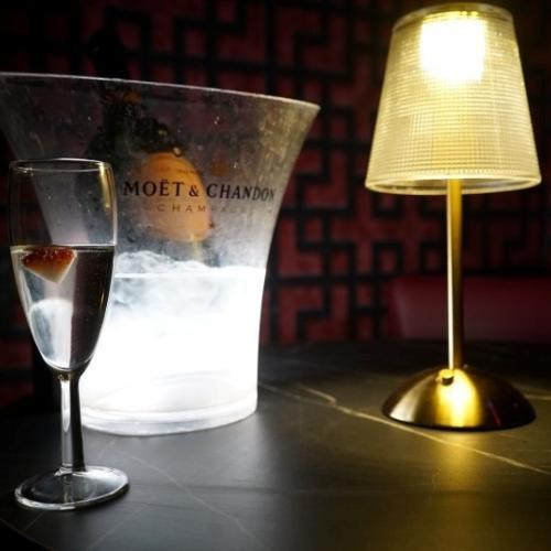 Diamonds & Strings — Erotik-Location in Watford