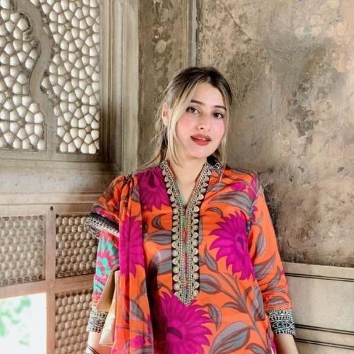ALIZA KHAN ESCORTS IN KARACHI 03493000660
