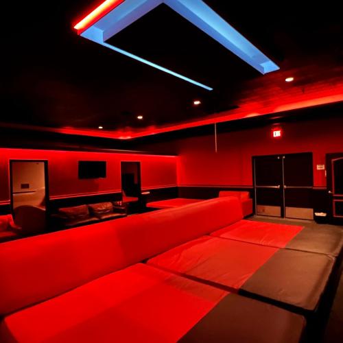 Club M4 — locale erotico a Mississauga