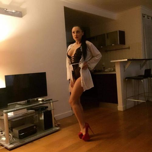 Andreea — συνοδός στην πόλη Βουκουρέστι