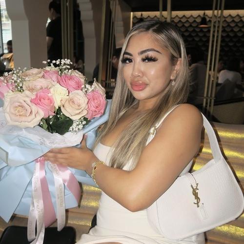 Lynnkeri — escort a Seattle